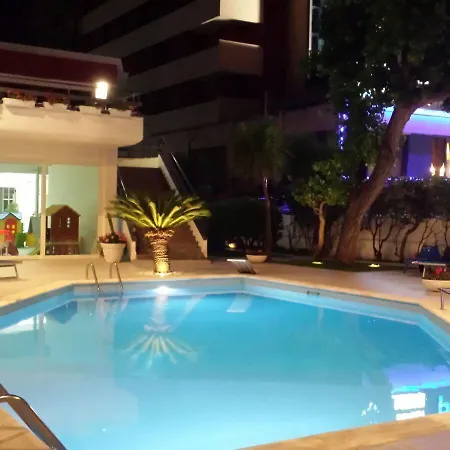 亚德里亚海大酒店 Montesilvano Marina