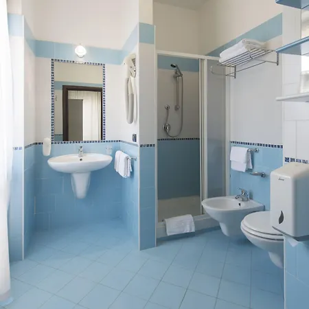 亚德里亚海大酒店 Montesilvano Marina